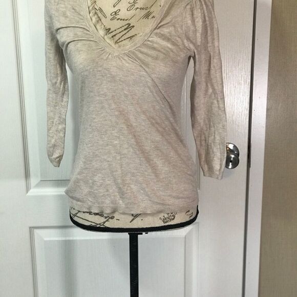 Ann Taylor loft beige long sleeve pullover V-neck - Picture 15 of 16